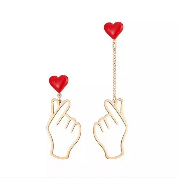 ❤ Love hands asymmetrical earrings - Picture 2 of 4